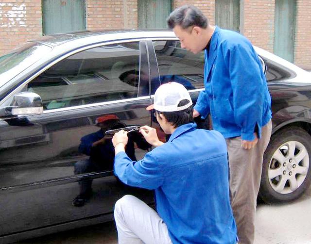 桑日开锁公司：车钥匙坏了怎么办